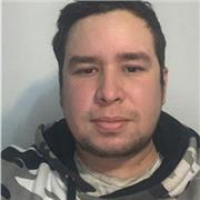 Tranquilo, comprensivo, amable, comunicativo, soy de adaptarme a cada quien para que todo sea más ameno